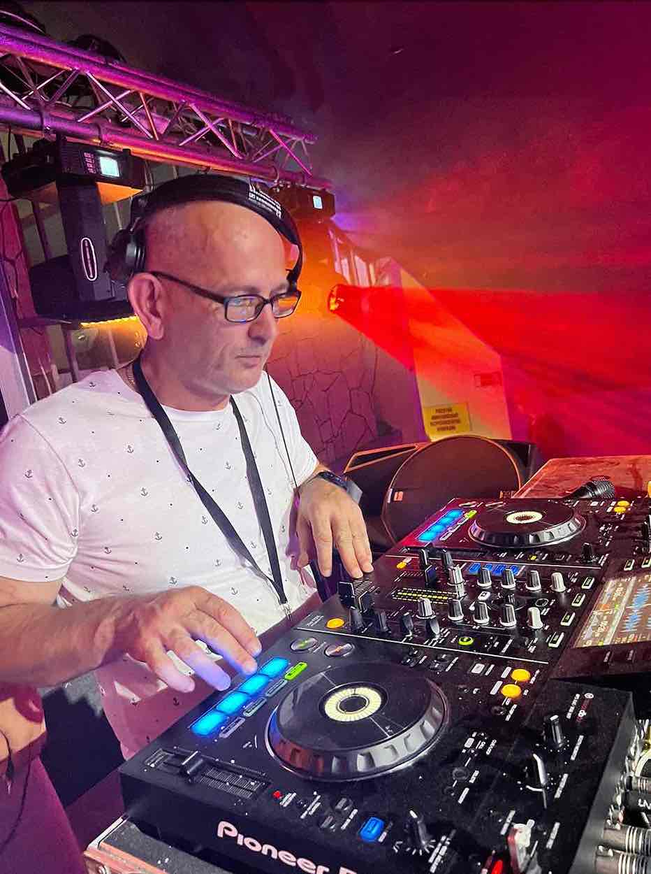 moderator dj freezer